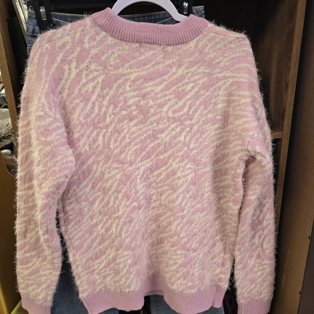 Simply styled sweater - Picture 2 of 7